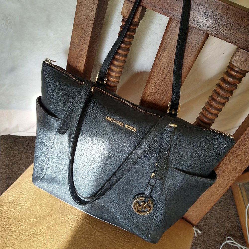 Michael Kors Jet Set Large Saffiano Tote Bag